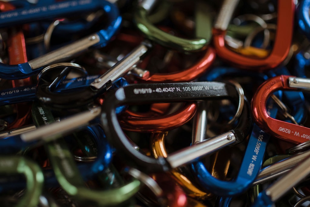 carabiners as take home gifts at della terra wedding