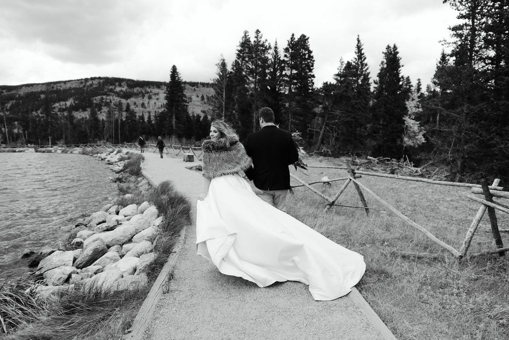 Bride and Groom have wedding at sprague lake in RMNP
