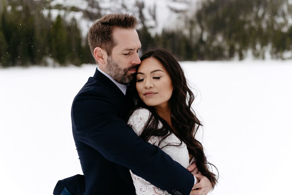 Mountain Wedding Photos in the Winter at Bear Lake Colorado