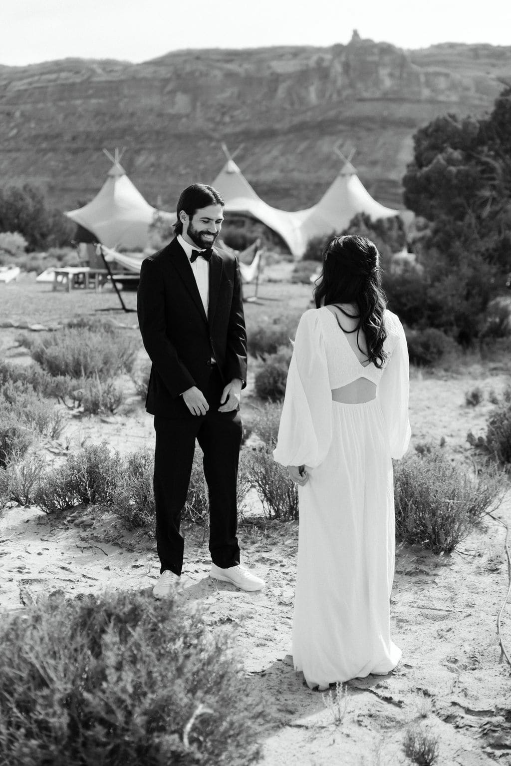 bride and groom First look at under canvas moab