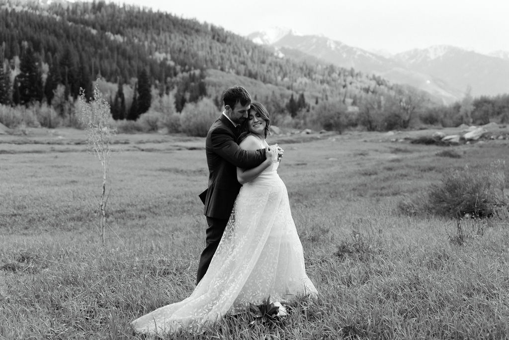 Wedding Couple Photos at their Aspen Elopement on Hunter North Trail in Colorado