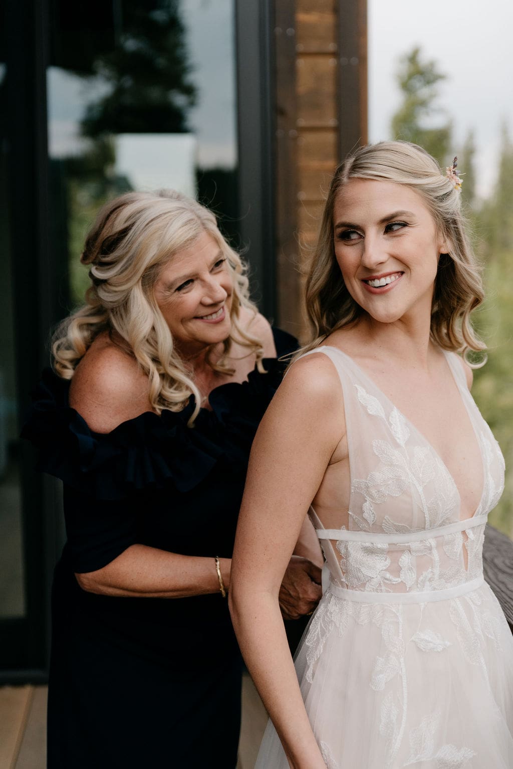 Bride gets on dress at breckenridge airbnb with the help of her mom and sister