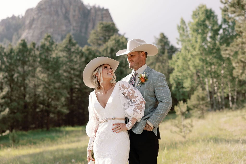 Colorado mountain wedding portraits with a country chic vibe at mountain view ranch by wedgewood weddings