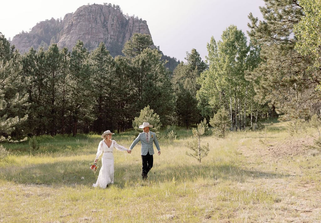 Colorado mountain wedding portraits with a country chic vibe at mountain view ranch by wedgewood weddings