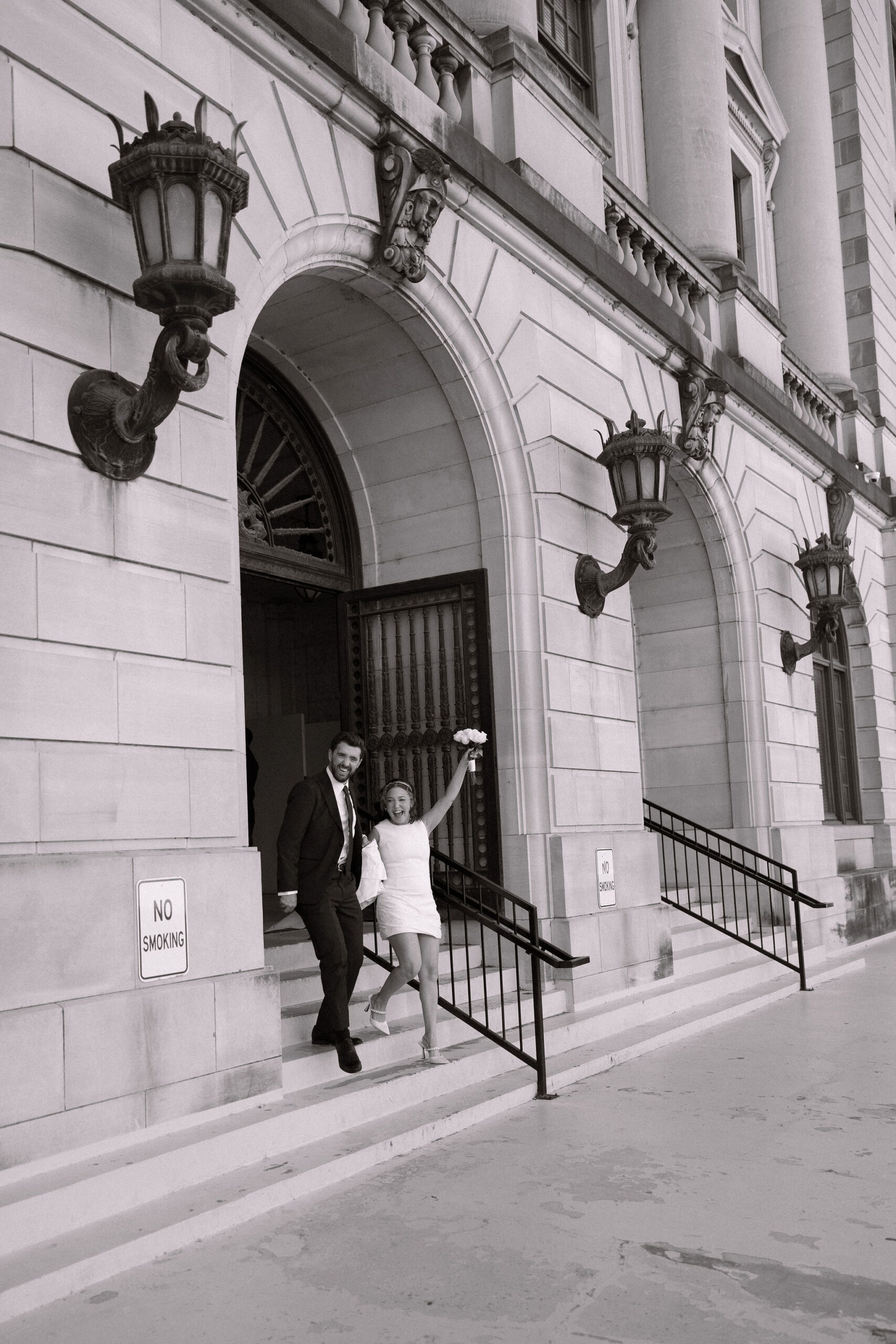Little Rock Arkansas Courthouse Wedding Ceremony with bride and groom 